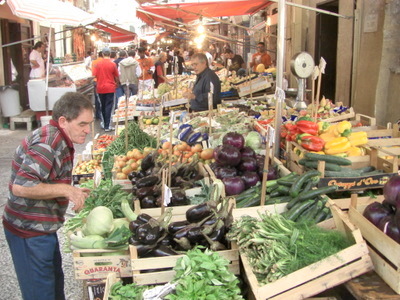 The beginning of a two kilometer long allyway open market.